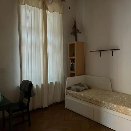 Quiet And Private * Budapeste