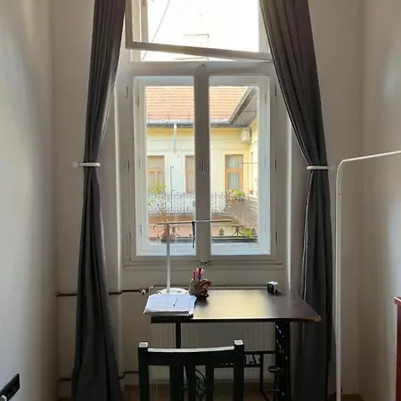 Quiet And Private * Budapeste